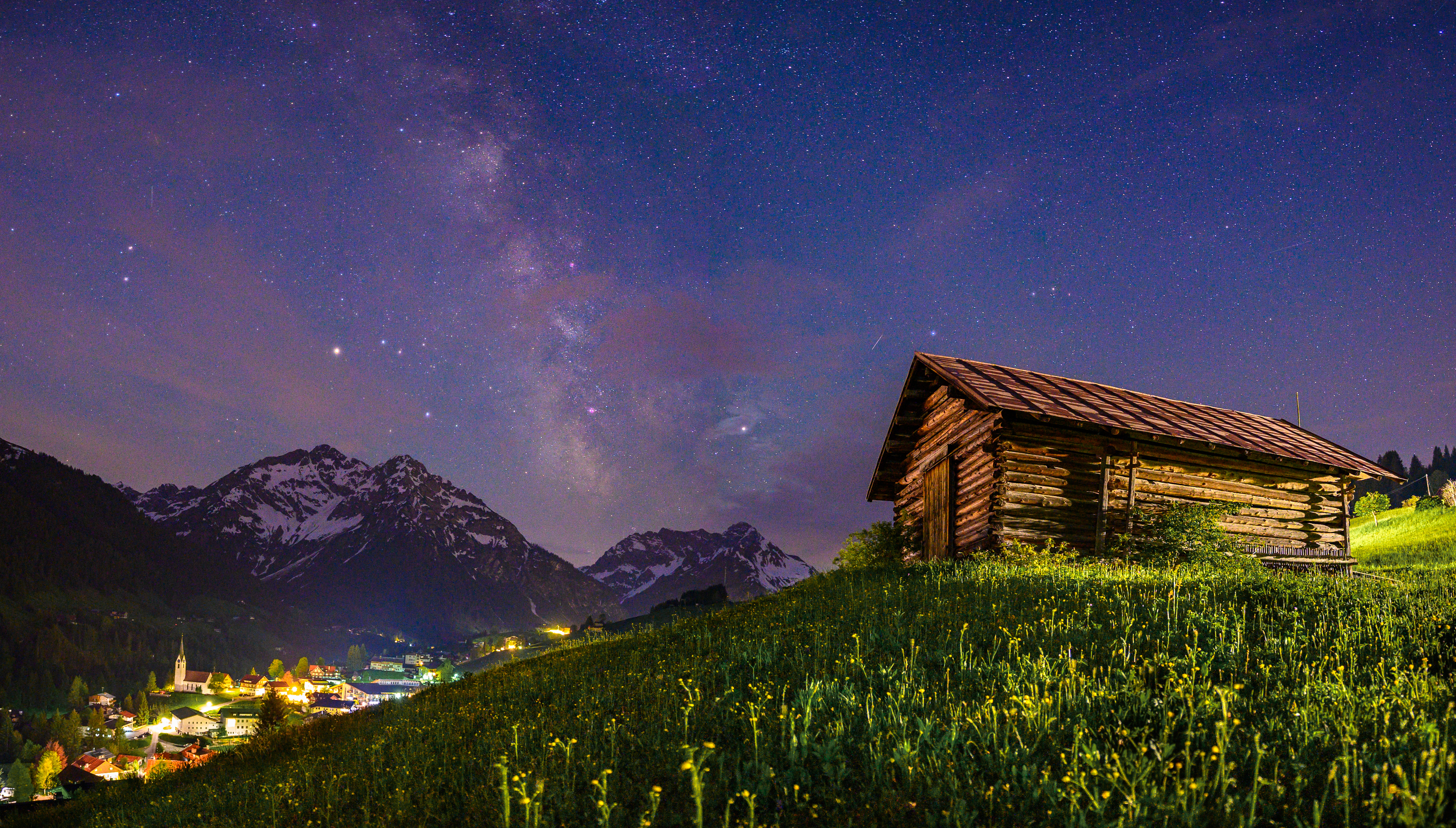  Das Kleinwalsertal bei Nacht 