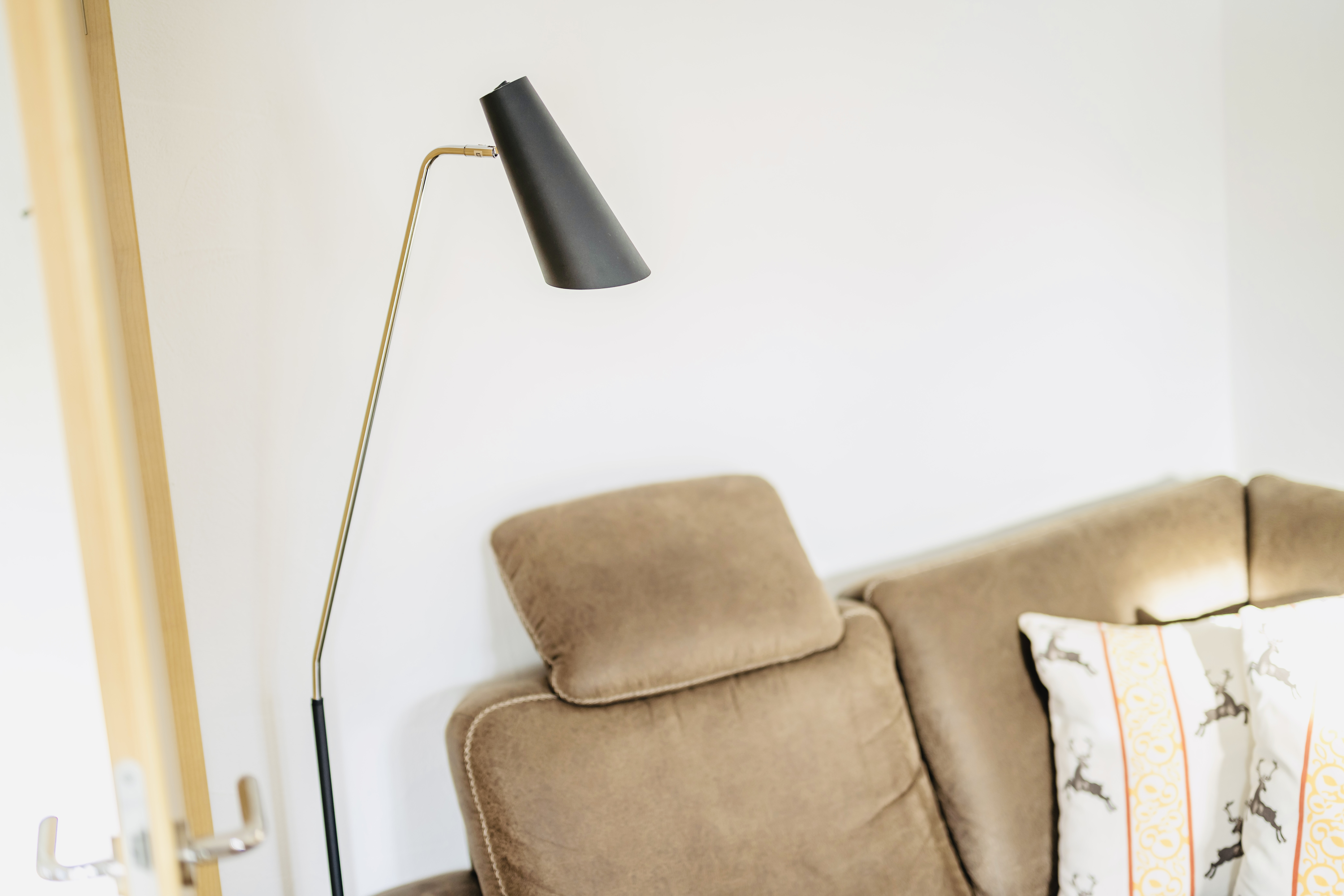  Moderne Leseleuchte lädt zum Verweilen ein... 